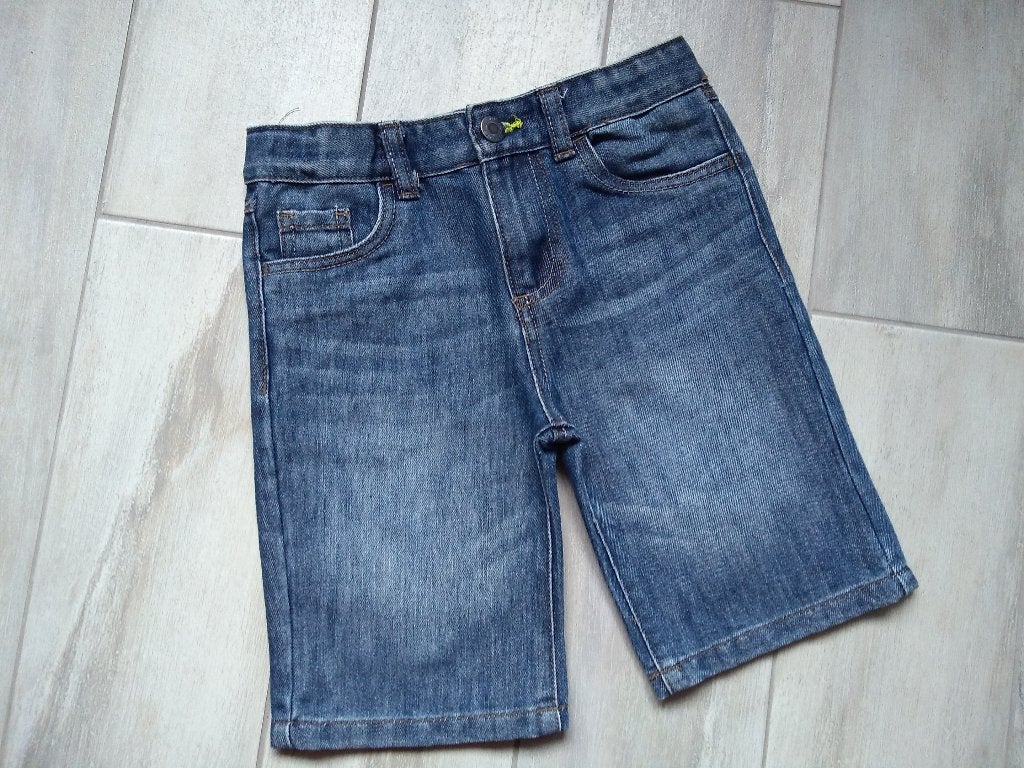 ★ M122 - Korte jeansbroek, Kinderen en Baby's, Ophalen of Verzenden, Zo goed als nieuw, Jongen, Broek