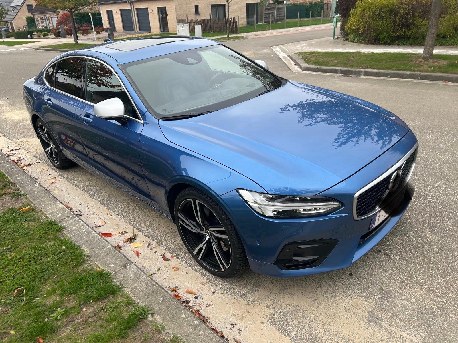 Volvo s90 d4 R design, Auto's, Automaat, Dealer onderhouden, Verwarmde buitenspiegels, Zwart
