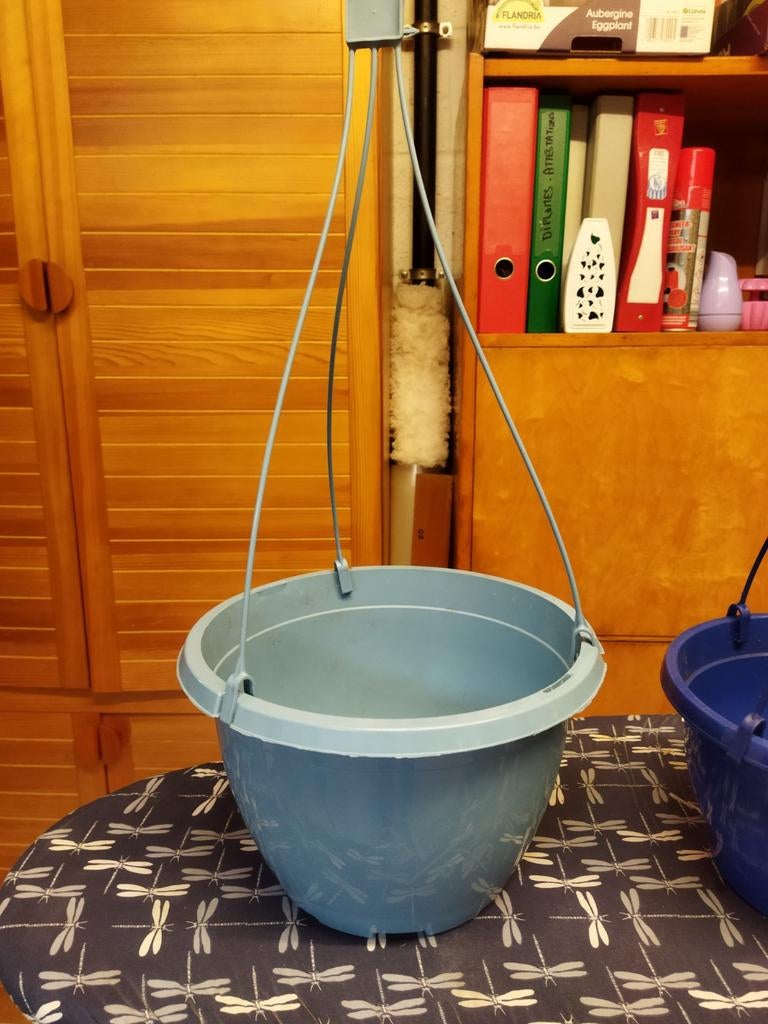 2 suspensions en plastique, Balcon, Moins de 25 cm, Rond, Comme neuf