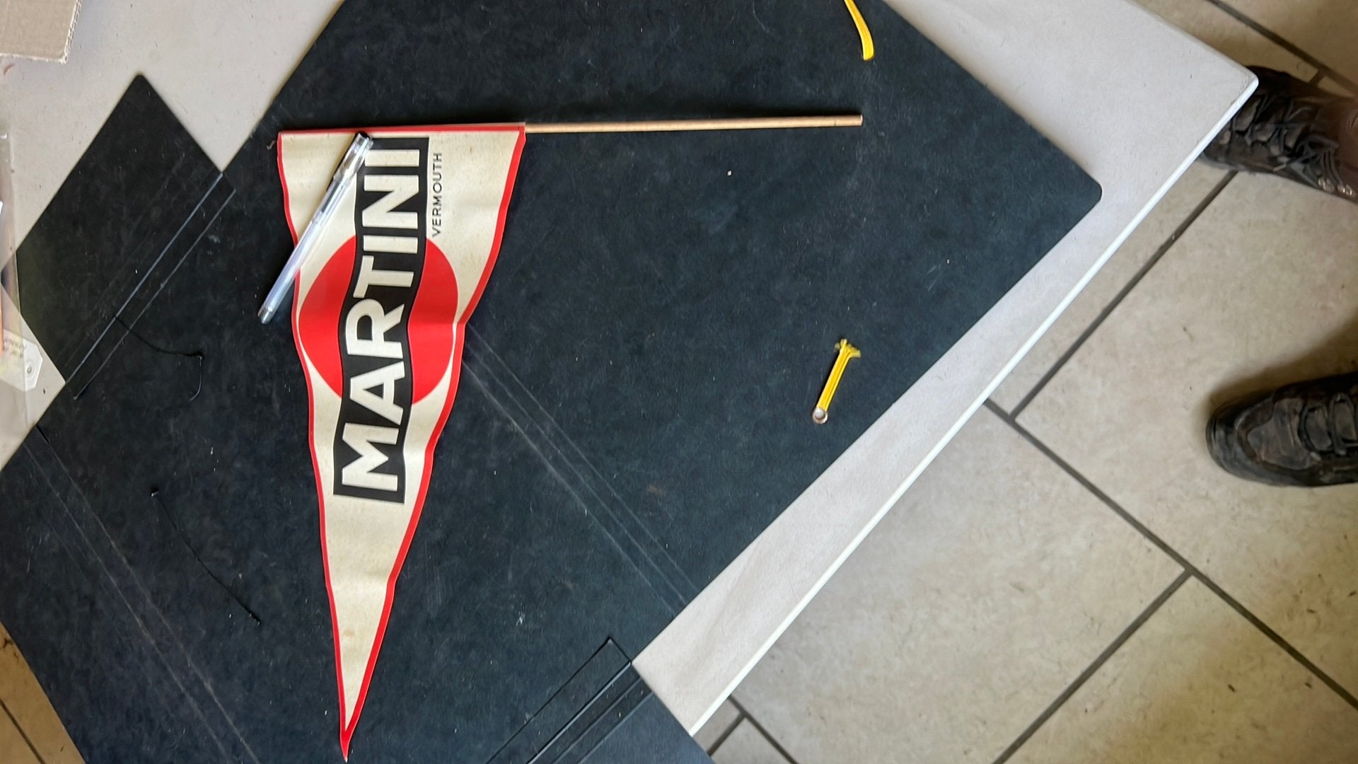 Ancienne publicité sur le drapeau Martini de, Enlèvement ou Envoi