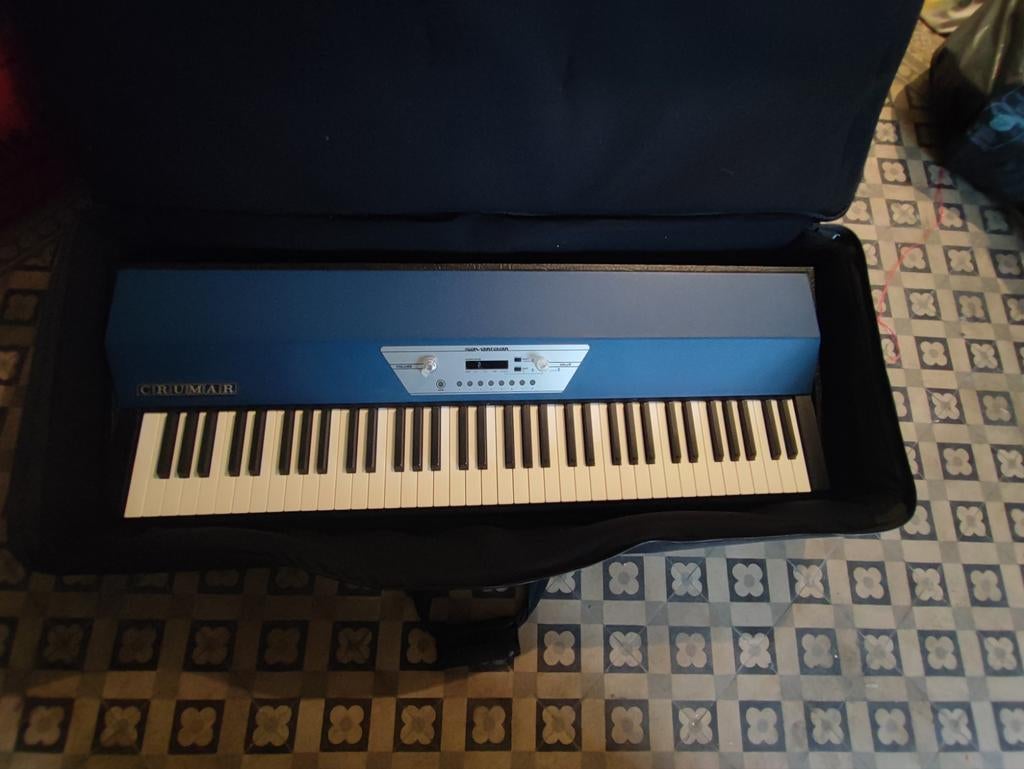 Crumar seventeen avec housse, Muziek en Instrumenten, Keyboards, Ophalen