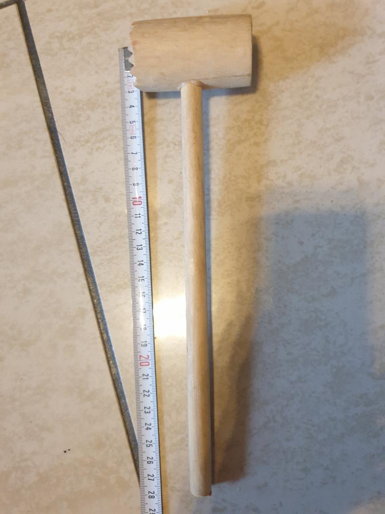 Marteau à viande en bois, Enlèvement