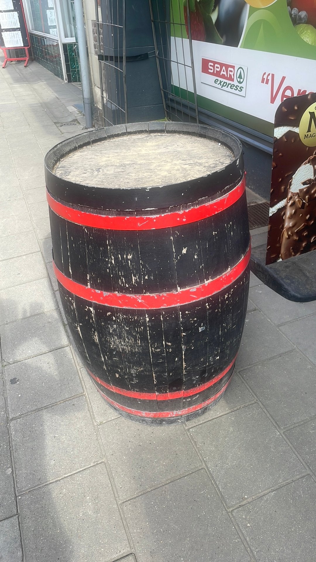 Wijnton zwart/rood, Ophalen, Gebruikt