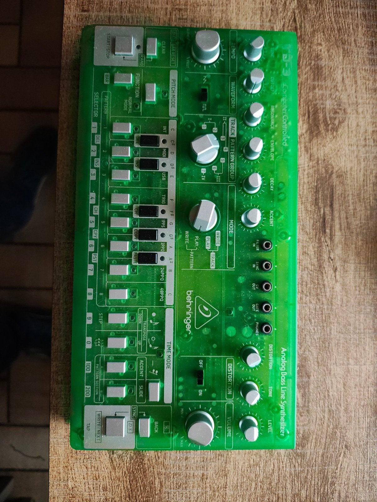 Behringer td3, Muziek en Instrumenten, Synthesizers, Ophalen
