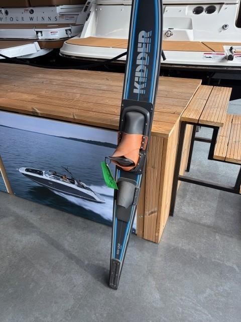 Mono waterski KD = Kidder 65 inch red line kevlar., Watersport en Boten, Waterski's, Zo goed als nieuw, Monoski of Slalomski, 160 cm of meer