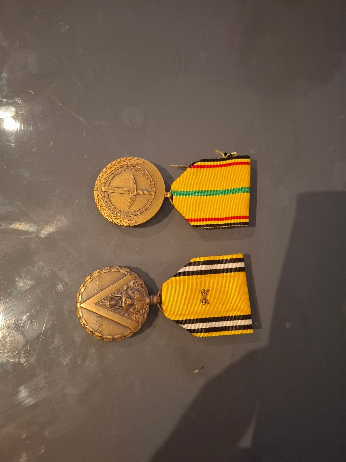2 militaire medailles, Verzamelen