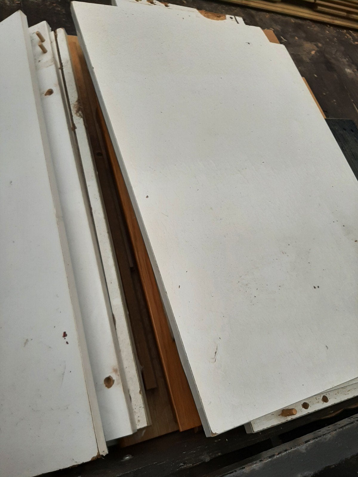 Planches de bois de différents types, Enlèvement