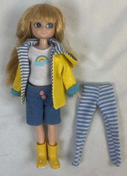 Lottie Muddy Puddles pop met regenjas en laarzen blond haar, Kinderen en Baby's, Verzenden, Zo goed als nieuw, Overige typen