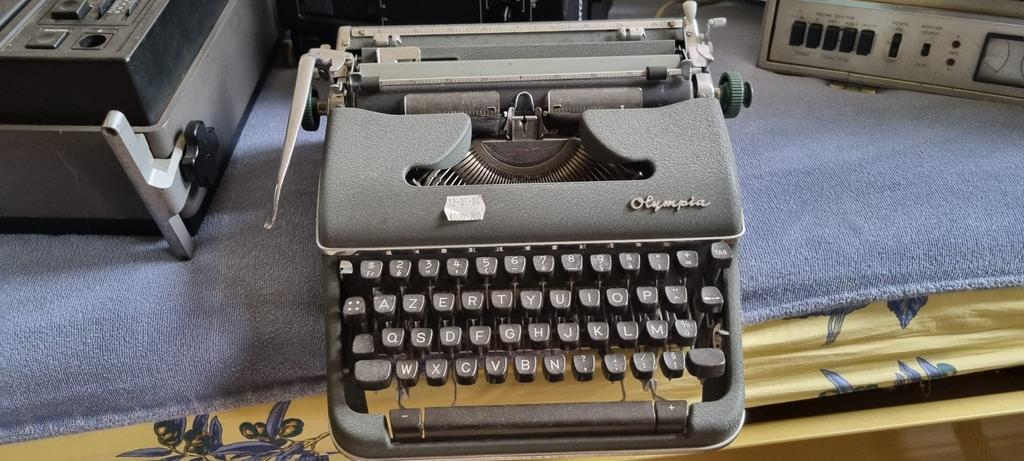 Typemachine, Enlèvement