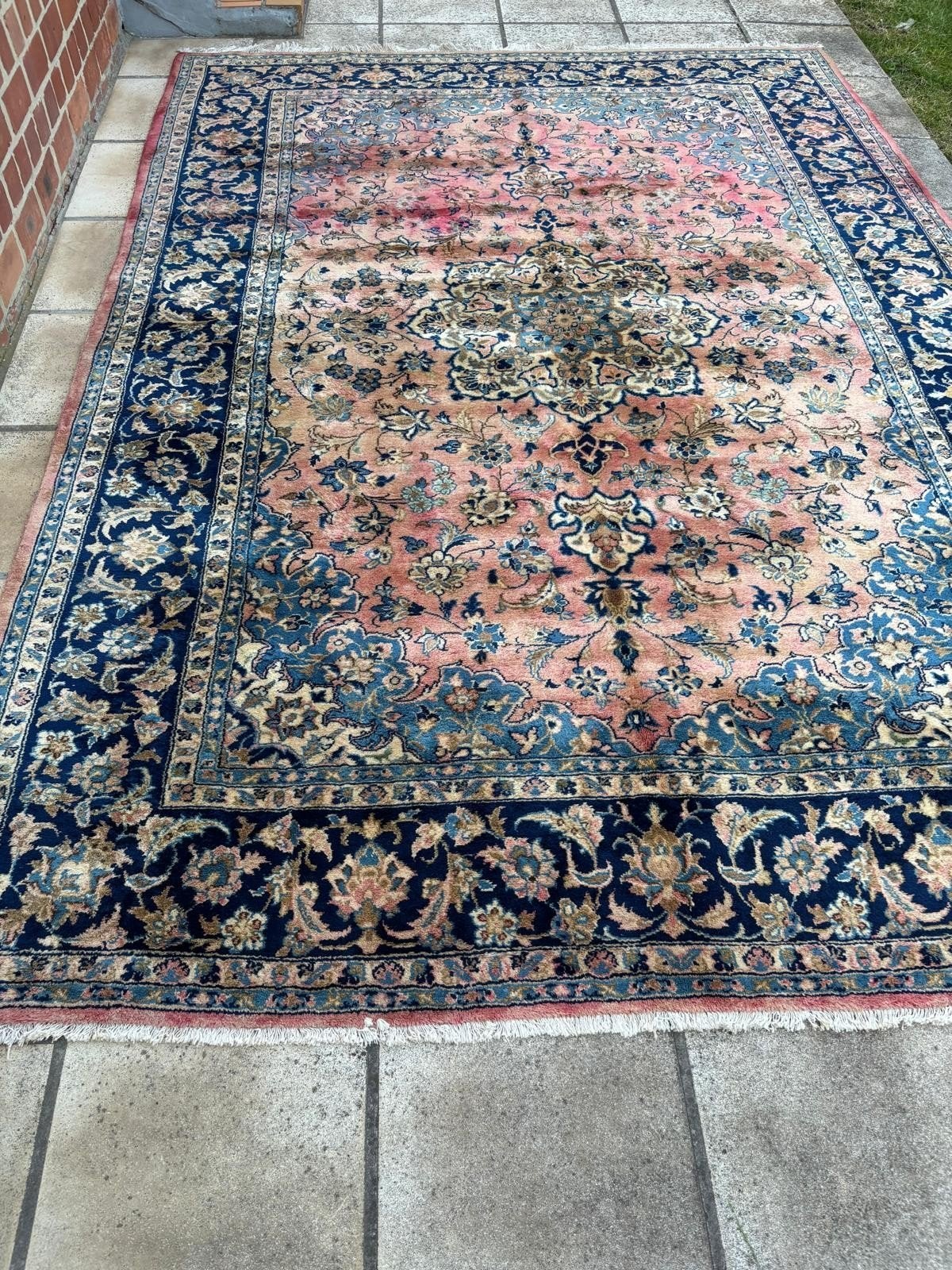 Tapis Iranien, Enlèvement