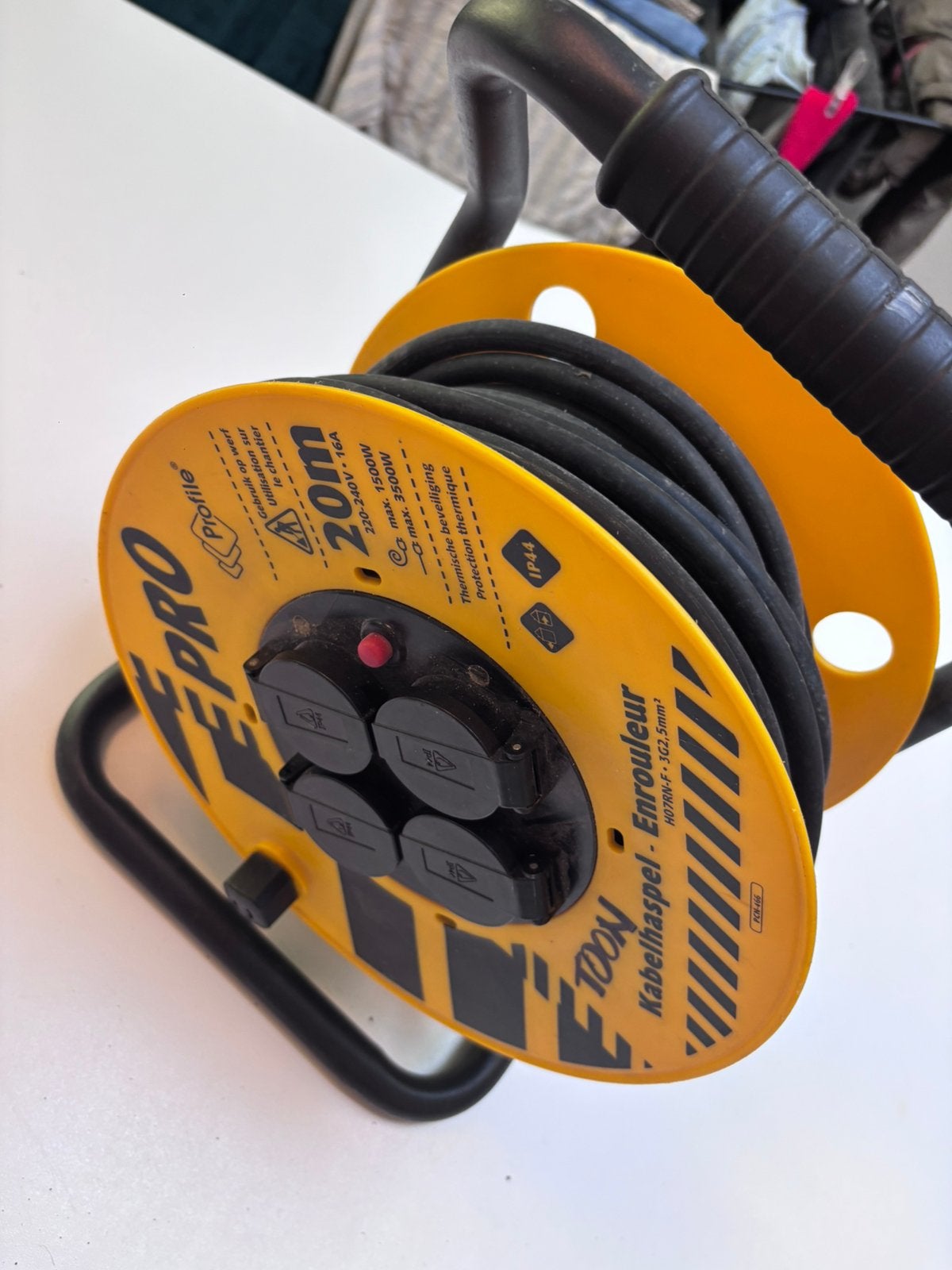 Kabelhaspel 20 meter 3g2,5 amper gebruikt., Doe-het-zelf en Bouw, Elektriciteit en Kabels, Ophalen, Zo goed als nieuw, Kabelhaspel