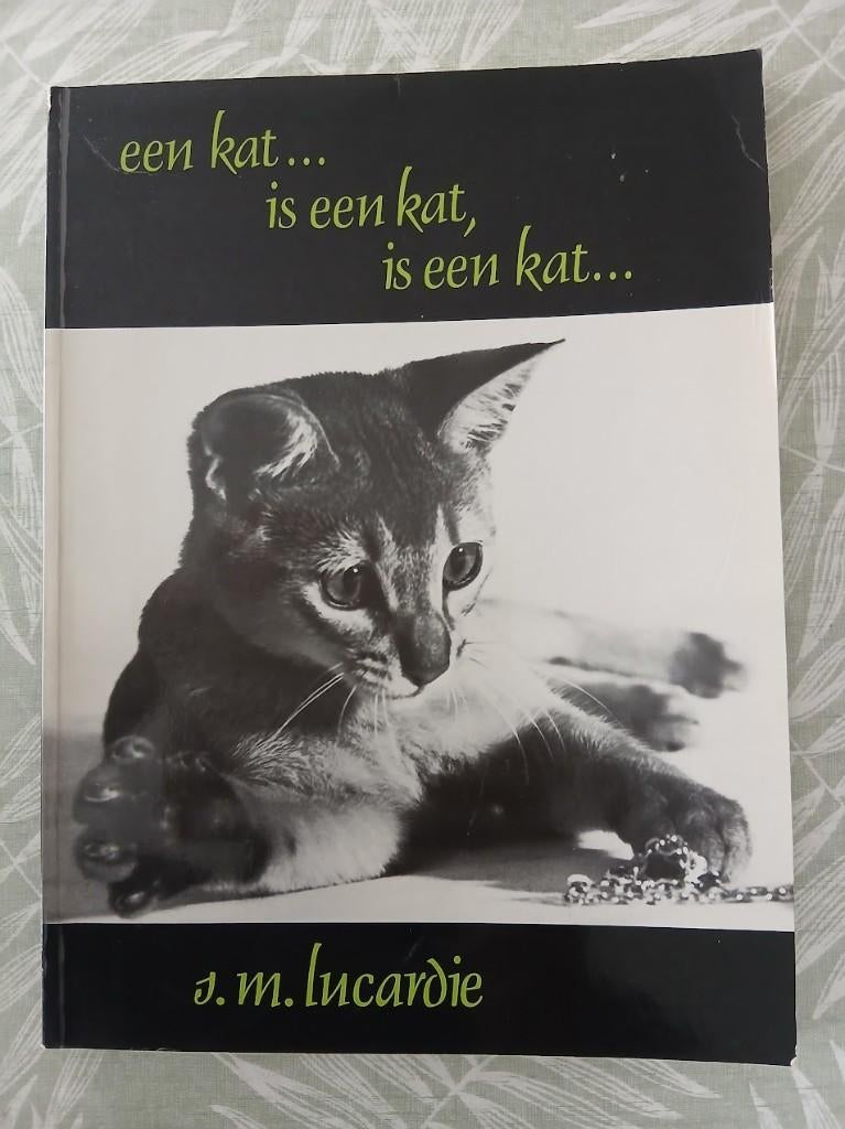 Een kat... is een kat, is een kat... / Lucardie, Livres, Animaux & Animaux domestiques, Enlèvement ou Envoi, Utilisé, Chats, Diverse auteurs