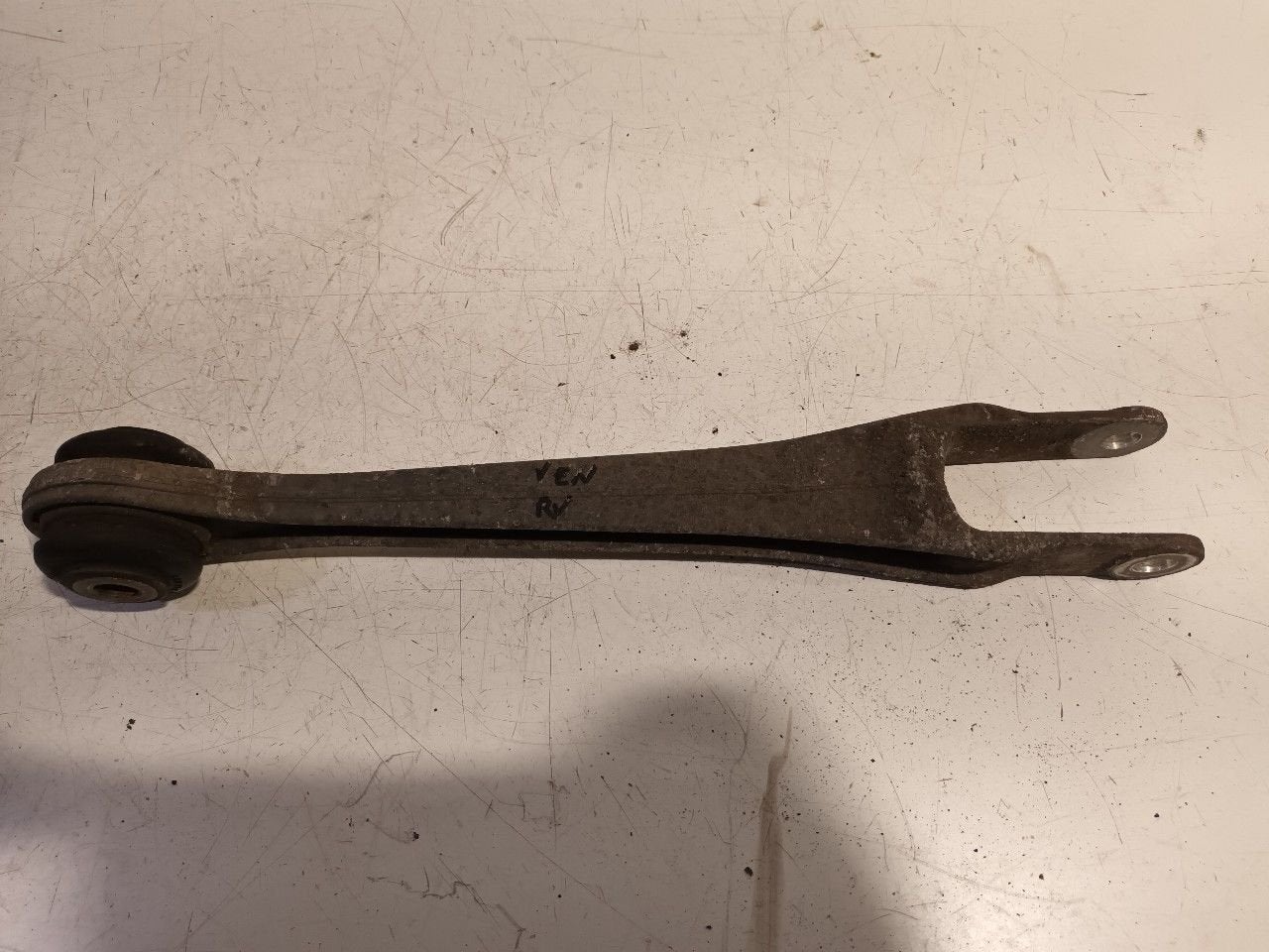 Draagarm rechts voor Porsche 911, Onderdelen@venauto.nl, Van der Ven Autorecycling B.V., Gebruikt, Ettenseweg 76, 4706 PB Roosendaal, The Netherlands