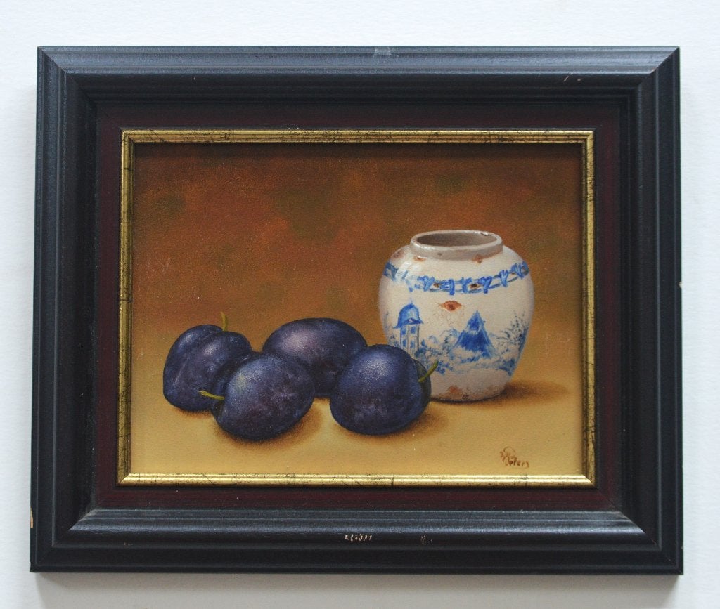 Stilleven met pruimen en aardewerk. Gesigneerd Peters, Enlèvement, Signé, Nature morte