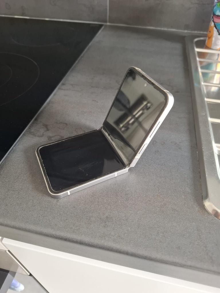 Z flip 6, Telecommunicatie, Mobiele telefoons | Samsung, 256 GB, Ophalen, Zo goed als nieuw, Galaxy Z Flip