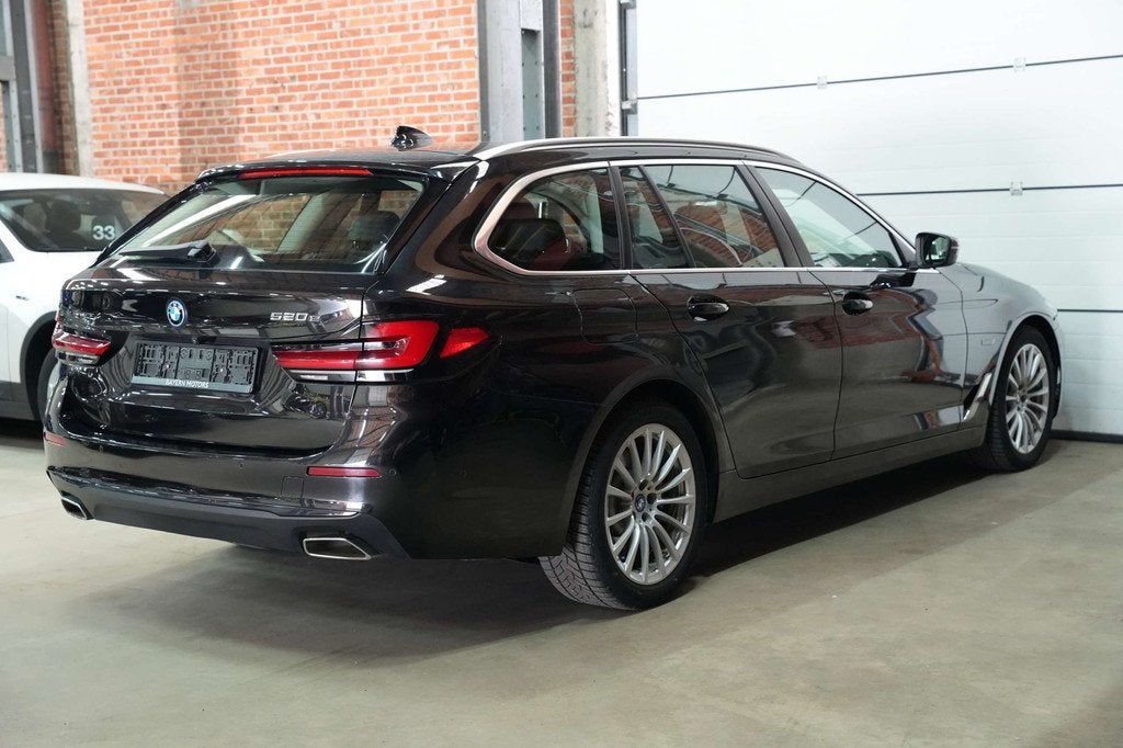 BMW 520 ea Plug in Hybride Benzine CarPlay LED Garantie, Auto's, BMW, Automaat, 1998 cc, Gebruikt, 4 cilinders