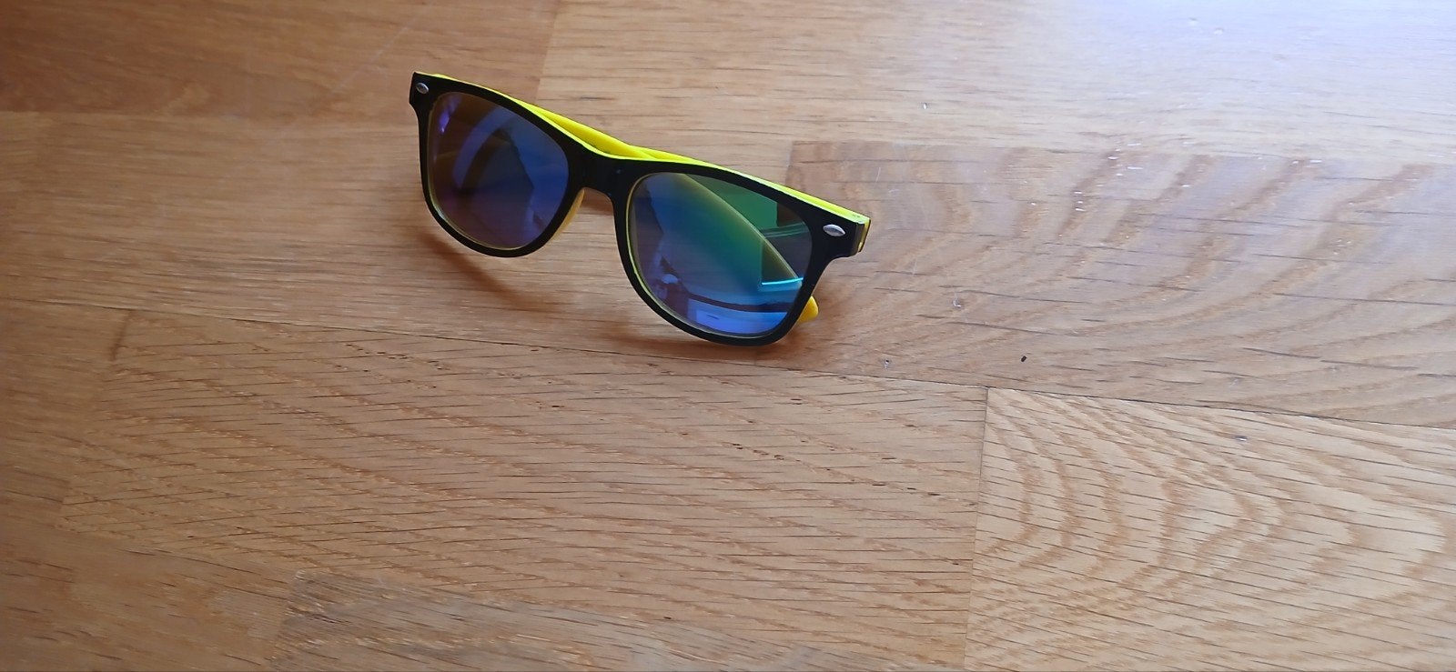 Lunettes de soleil jaunes/noires, Enlèvement ou Envoi, Comme neuf, Jaune, Lunettes de soleil