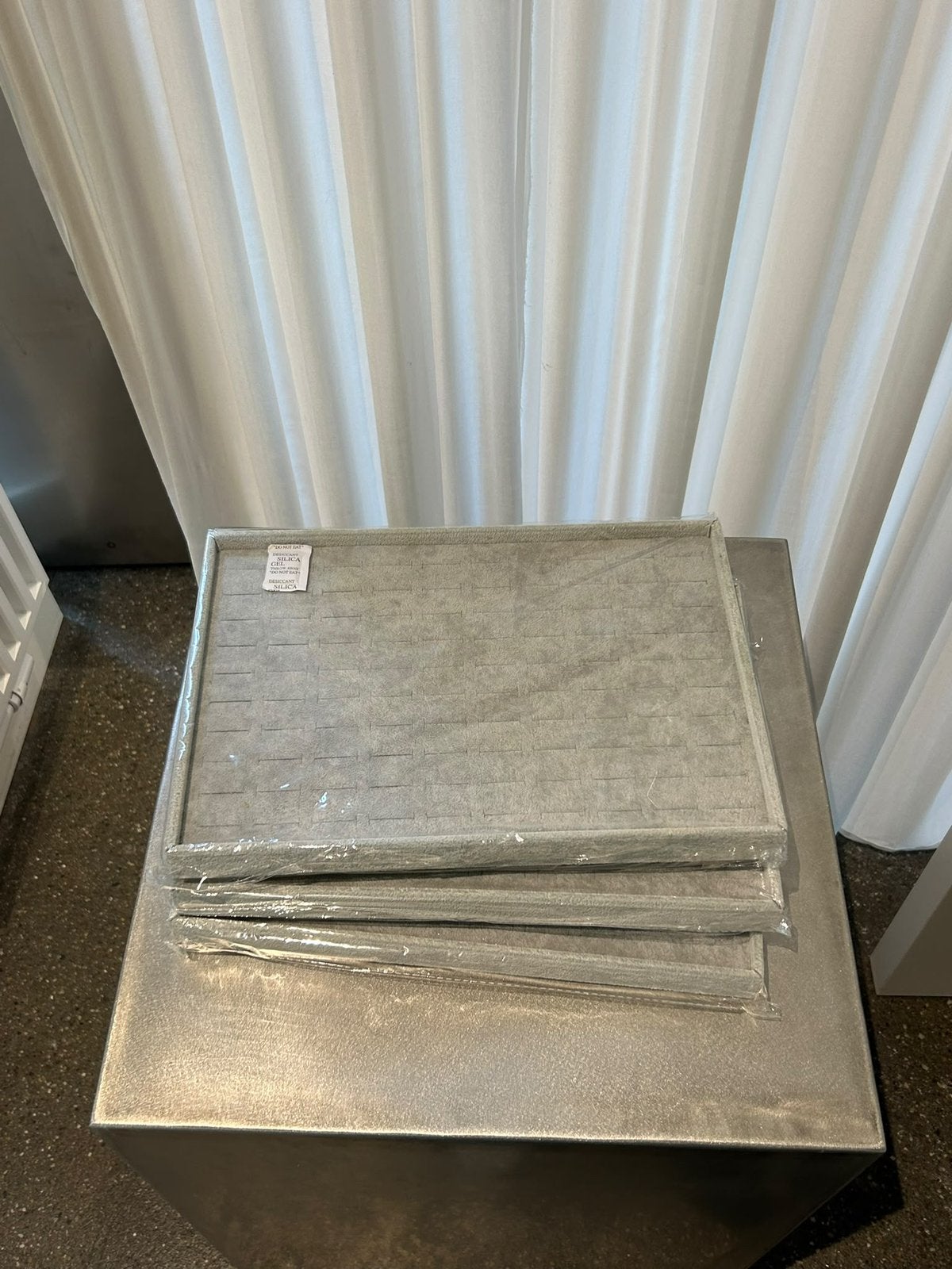 8x juwelen display trays grijs, Ophalen of Verzenden, Zo goed als nieuw, Grijs