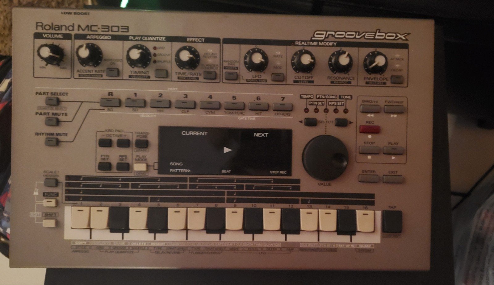 Roland MC-303 Groovebox – Klassieke Synth & Sequencer, Ophalen of Verzenden, Zo goed als nieuw, Roland