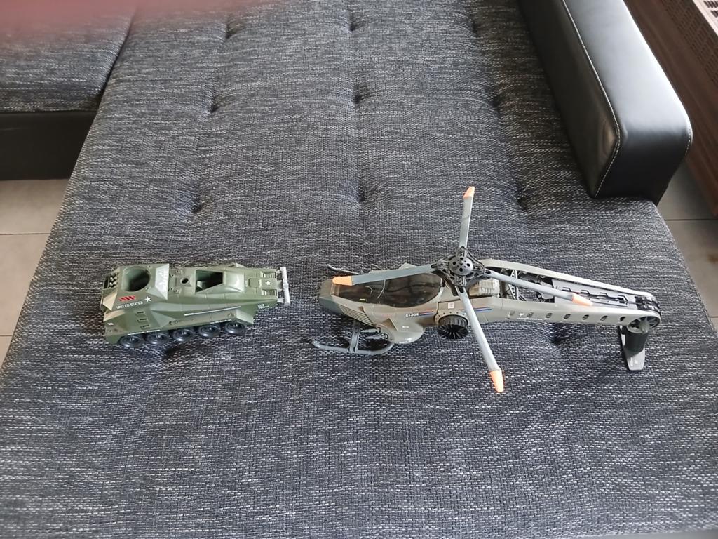Gi Joe voertuigen o.a. retaliator ( vintage speelgoed), Ophalen, Zo goed als nieuw