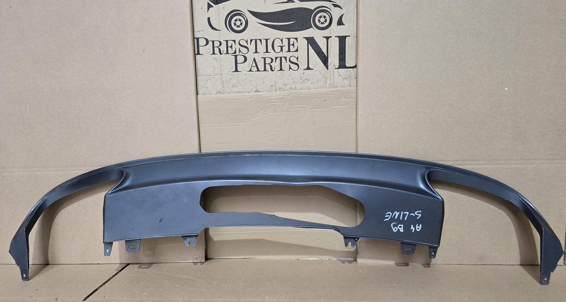 Audi A4 8W B9 onderlip diffuser sline uitsparing 8W0807521R, Auto-onderdelen, Carrosserie, Bumper, Achter, Gebruikt, Herkomst onderdeel bekend