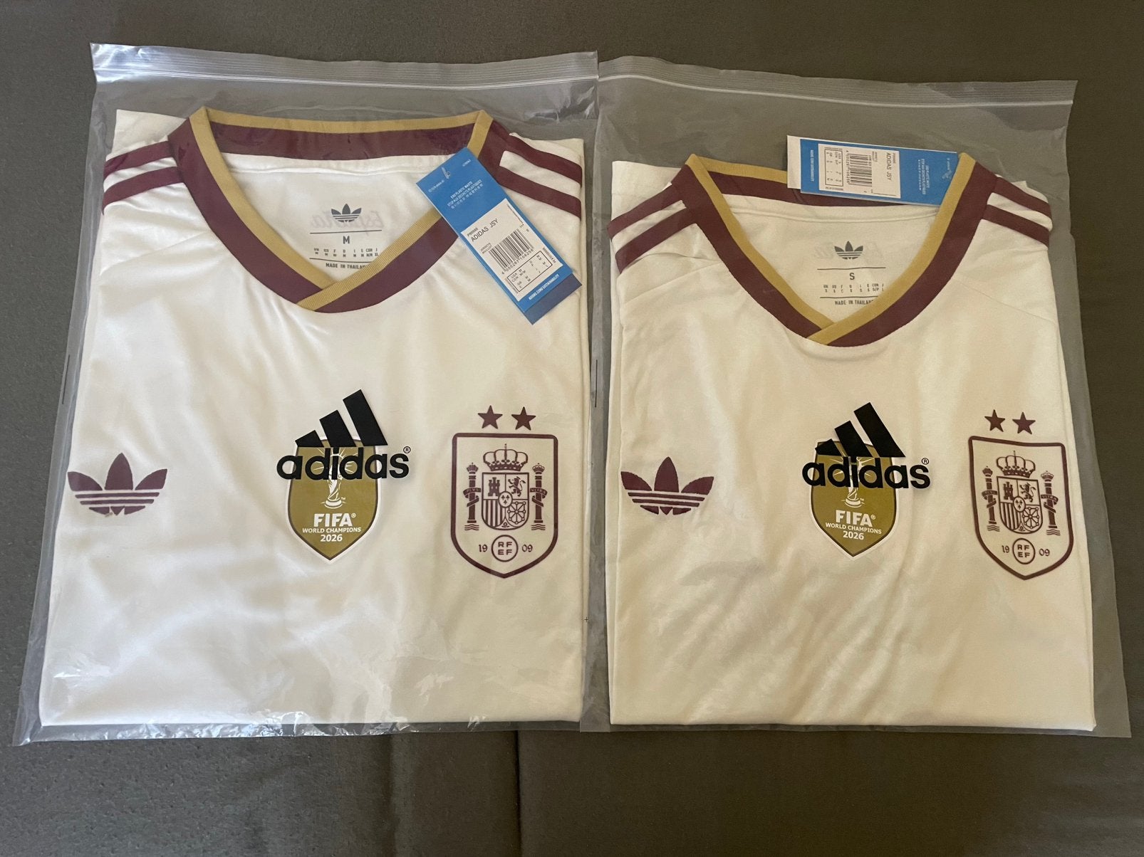 Maillot espagne 2 etoiles neuf taille S et M, Sports & Fitness, Taille S, Enlèvement ou Envoi, Neuf, Maillot
