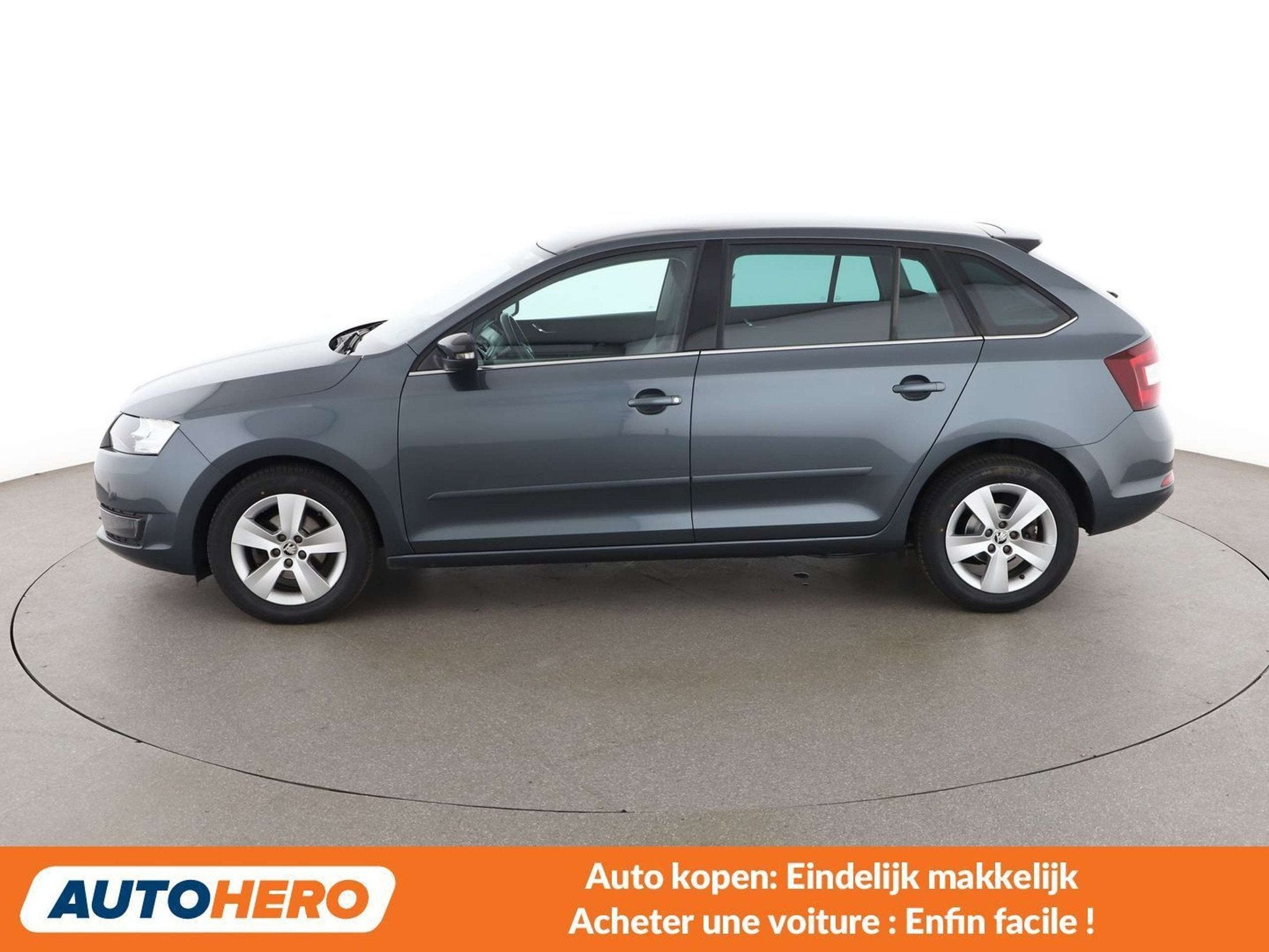 Skoda Rapid/Spaceback 1.2 TSI Ambition (bj 2016), Auto's, Voorwielaandrijving, Stof, Gebruikt, Zwart