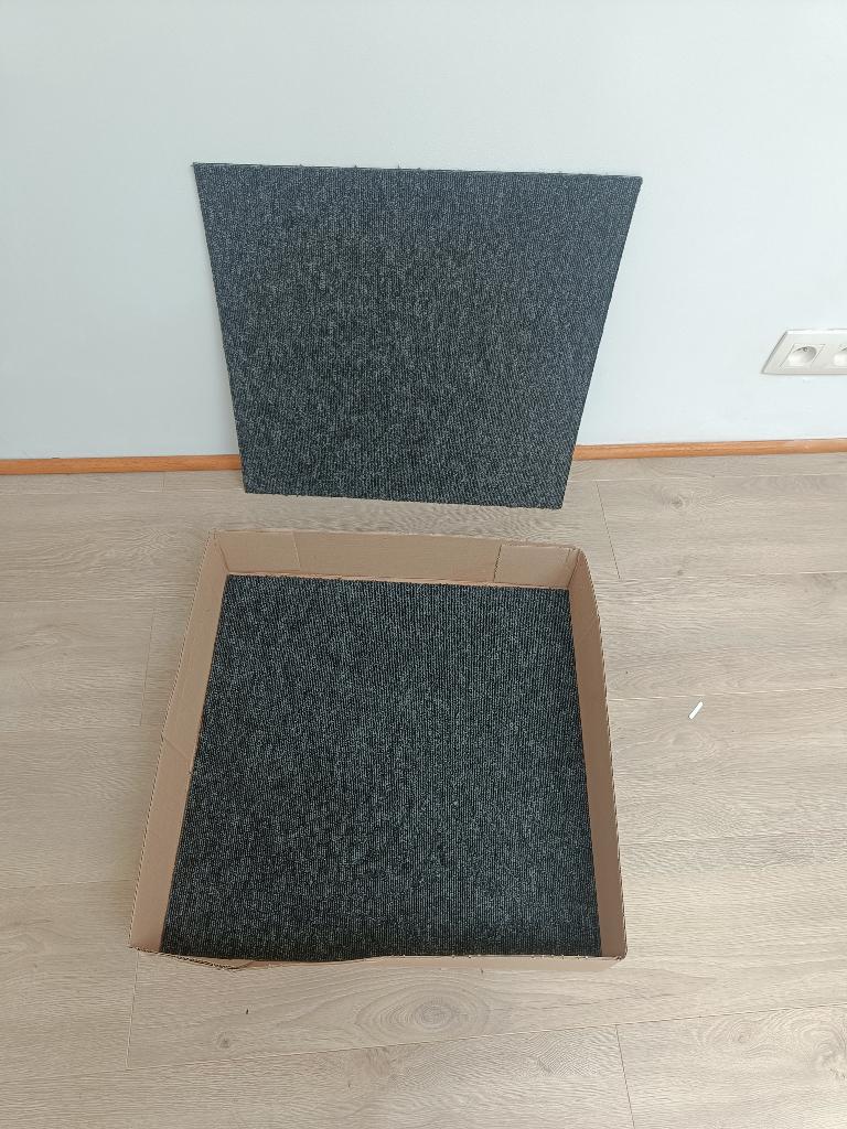 Donkergrijze tapijttegels van 43 m² (172 tegels 50x50 cm), Doe-het-zelf en Bouw, Vloerdelen en Plavuizen, Ophalen, 50 tot 150 cm