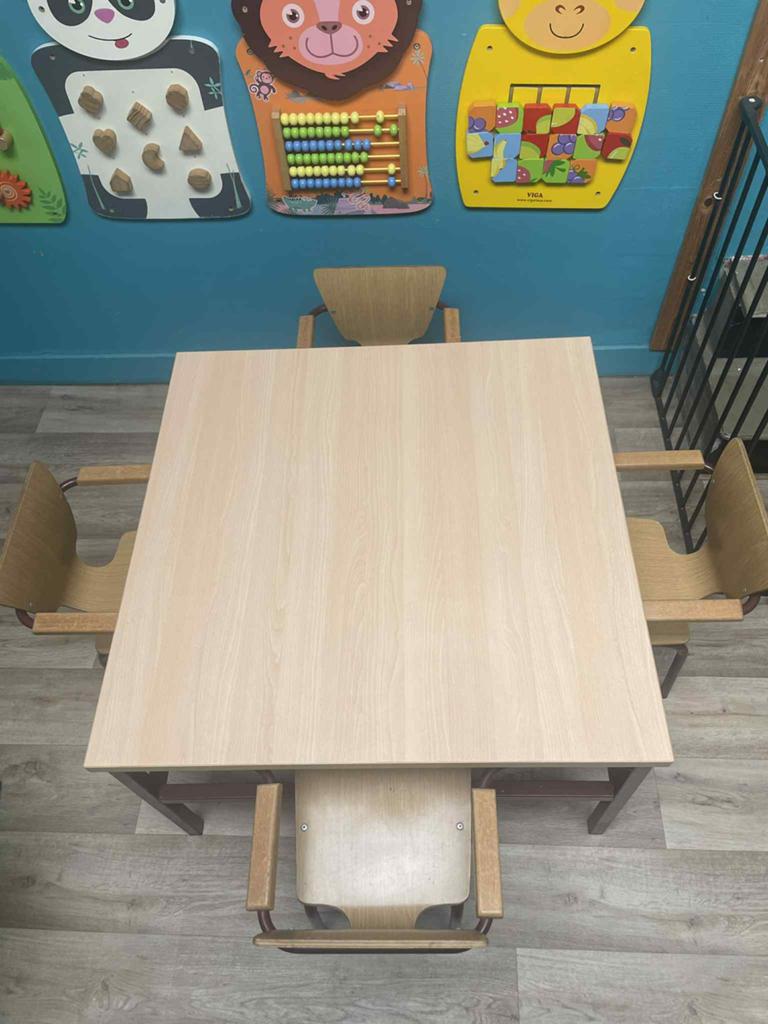 Kindertafel (4 personen), Ophalen