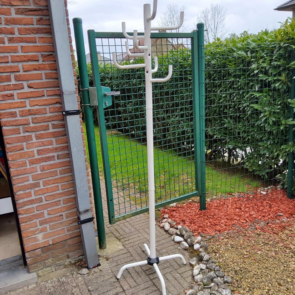 Mooie kapstok, Ophalen