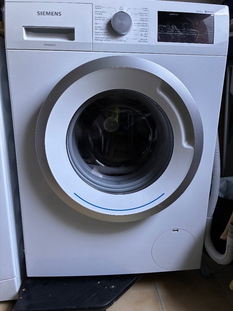 lave-linge Siemens iQ300, 1200 à 1600 tours, 85 à 90 cm, Programme lavage à la main, Comme neuf