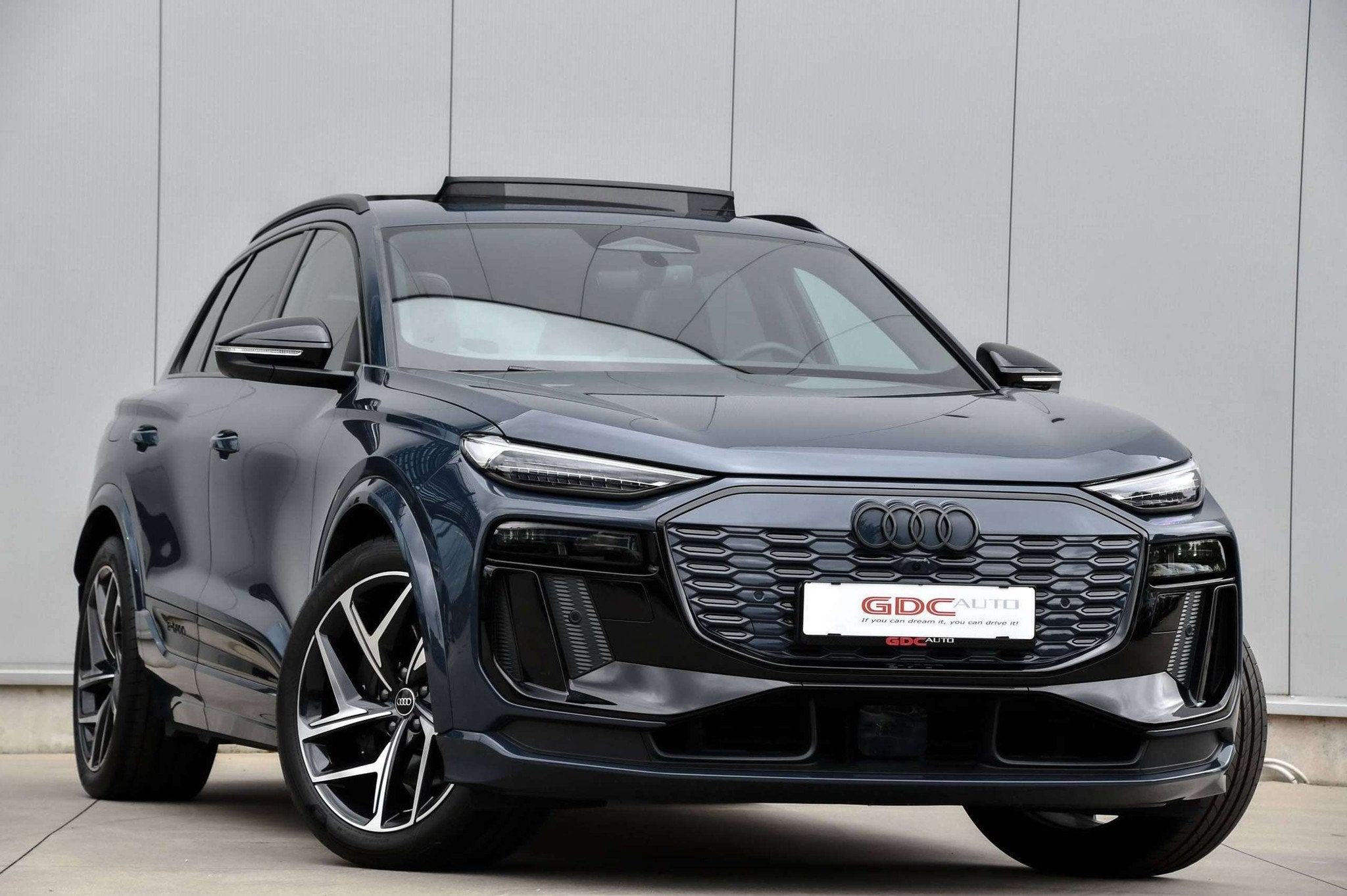 Audi SQ6 e-tron SQ6 e-Tron l HUD l Pano l Passagiersdisplay, Auto's, Gebruikt, Zwart, Adaptive Cruise Control, Blauw