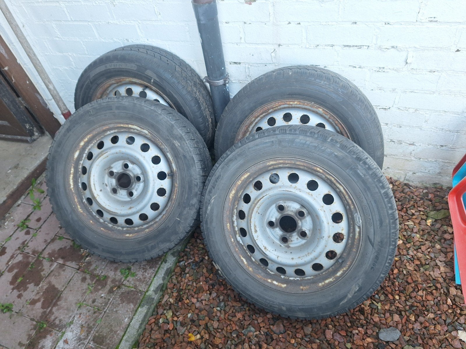 4 pneus hiver sur jantes vw, Autos : Pièces & Accessoires, Pneus et Jantes, Pneus hiver, 16 pouces, Enlèvement