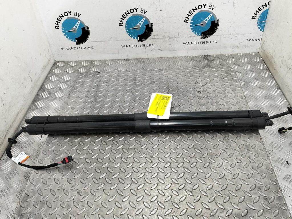 LANDROVER RANGE ROVER SPORT L494 D250 MHEV 4X4 ACHTERKLEP GA, Ophalen of Verzenden, Gebruikt, Stiba lid
