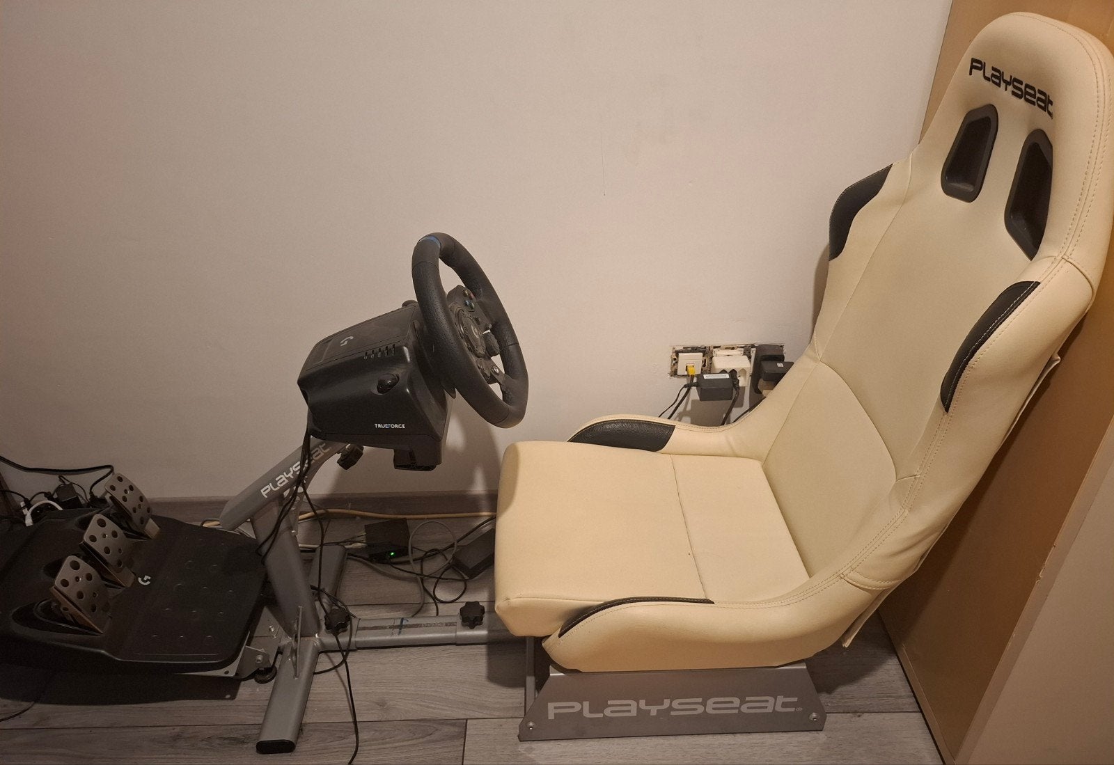Playseat met stuur en pedalen., Ophalen