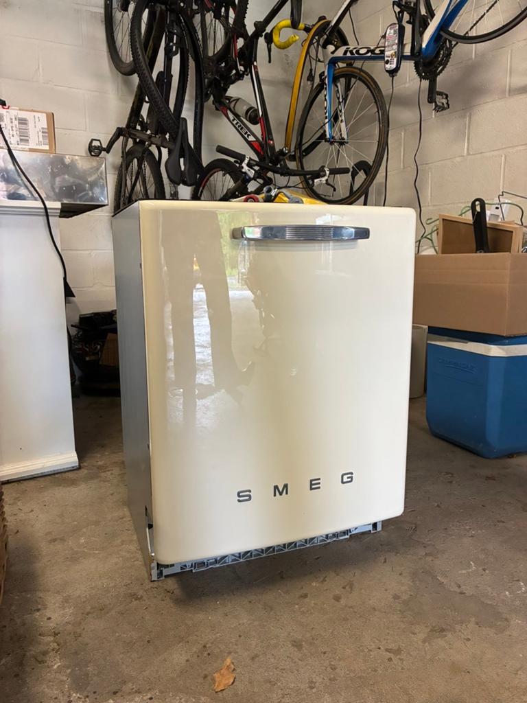 Lave-vaisselle SMEG beige encastrable – Très peu servis, Electroménager, Lave-vaisselle, Programme éco, 85 à 90 cm, Encastré, Moins de 10 litres