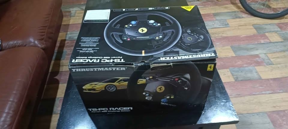 Thrustmaster TC-PC RACER Ferrari Challenge editio + pédalier, Volant de course, Transmission directe, Comme neuf, Enlèvement