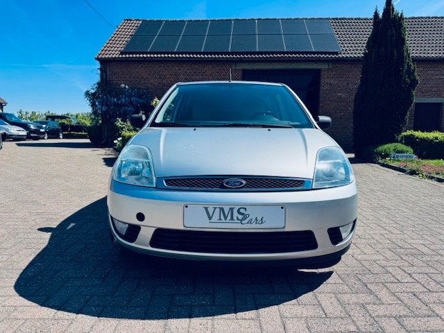 Ford Fiesta 1.4 Essence * Garantie * Attelage de remorque *, 144 g/km, Argent ou Gris, Garantie prolongée, Boîte manuelle