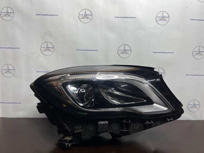 Koplamp rechts van een Mercedes GLA, Gebruikt, -, -, 3 maanden garantie