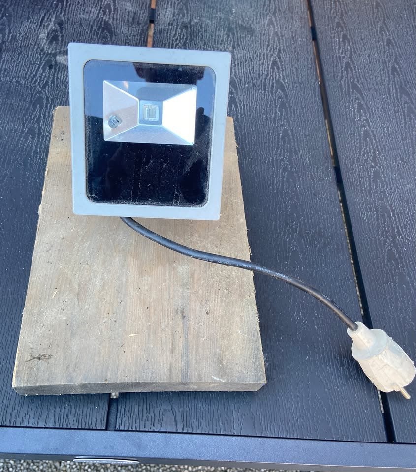 Compacte Profile LED Bouwlamp / Breedstraler op houten voet, Ophalen, Gebruikt, Lamp