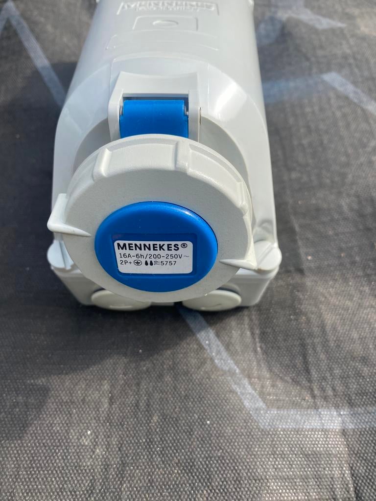 Wandcontactdoos mennekes 2p 16a, Ophalen
