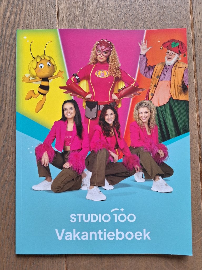NIEUW Studio100 vakantieboek, Ophalen of Verzenden, Nieuw, Overige typen