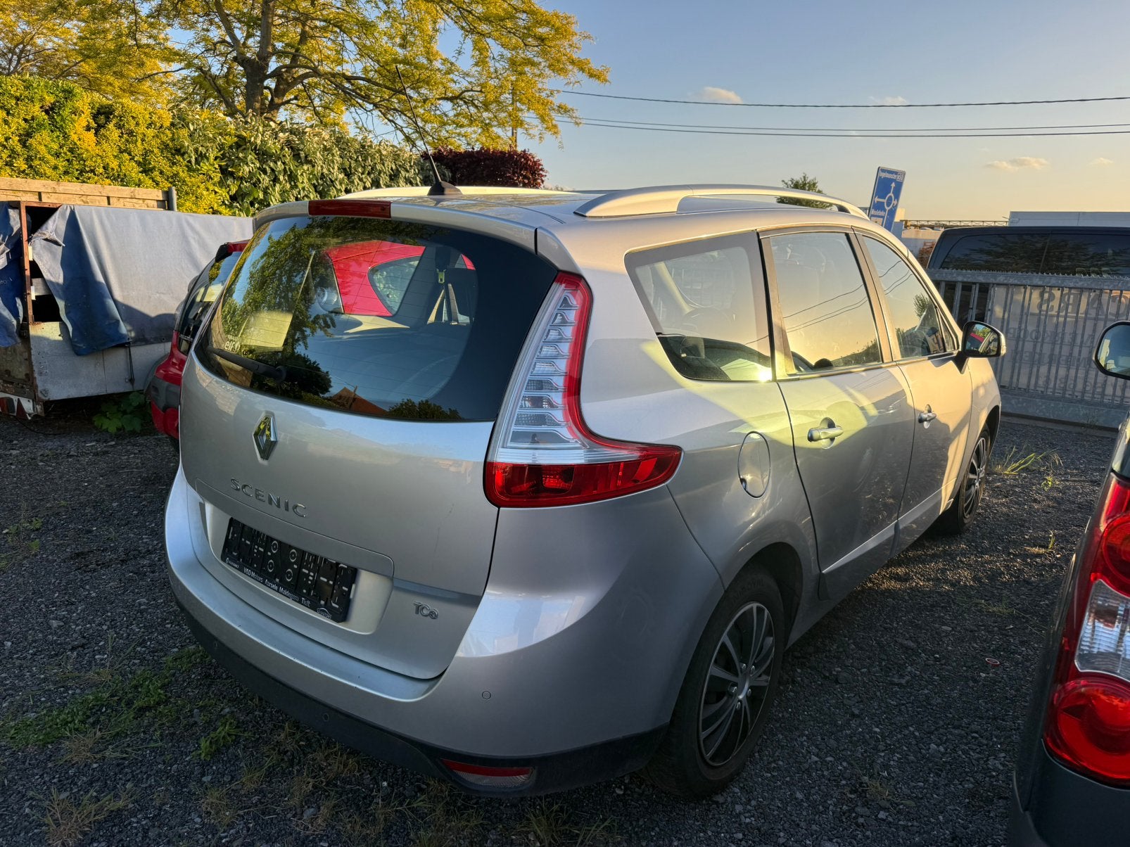 Renault scenic 1.2 benzine 2016 rijdt goed, Auto's, Voorwielaandrijving, Euro 6, 4 cilinders, Overige bekleding