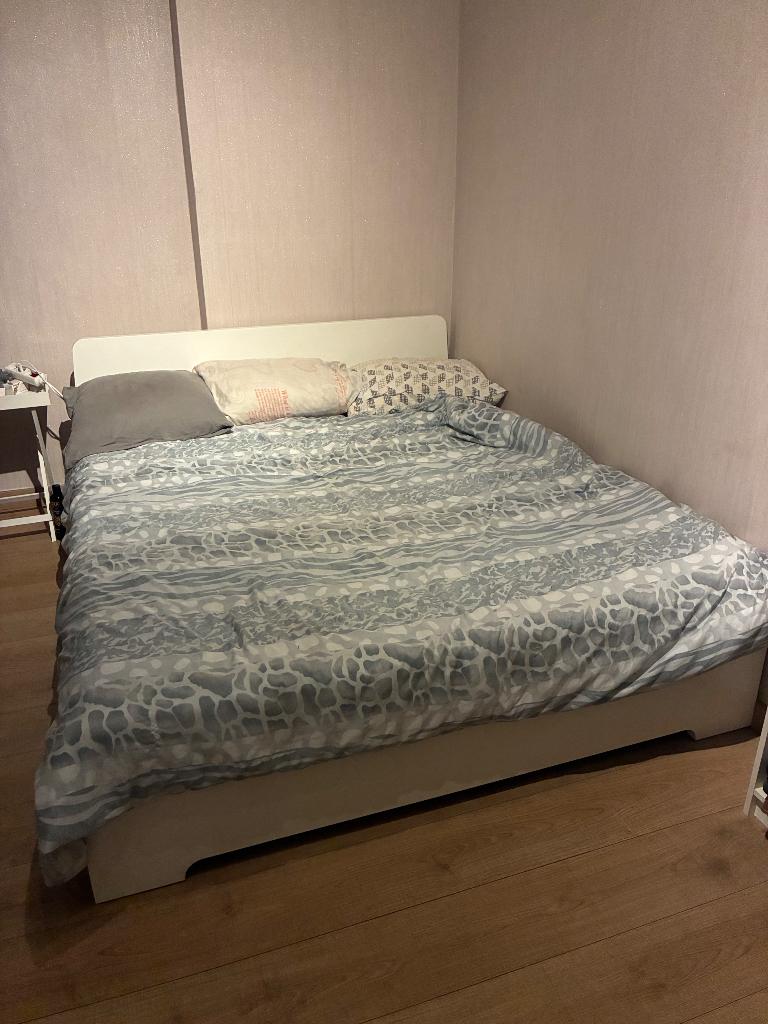 Lit IKEA + MATELAS, Maison & Meubles, Chambre à coucher | Lits, Blanc, Enlèvement