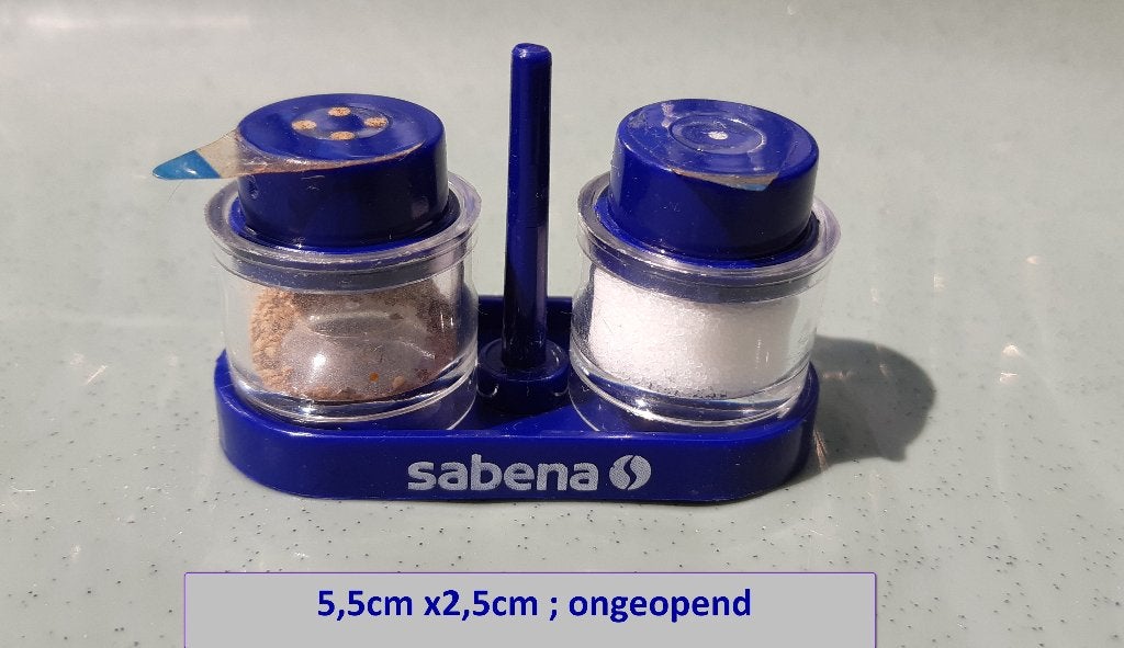 Pots à sel et à poivre Sabena dans un porte-salière 5,5 cm, Collections, Enlèvement ou Envoi, Neuf, Plein