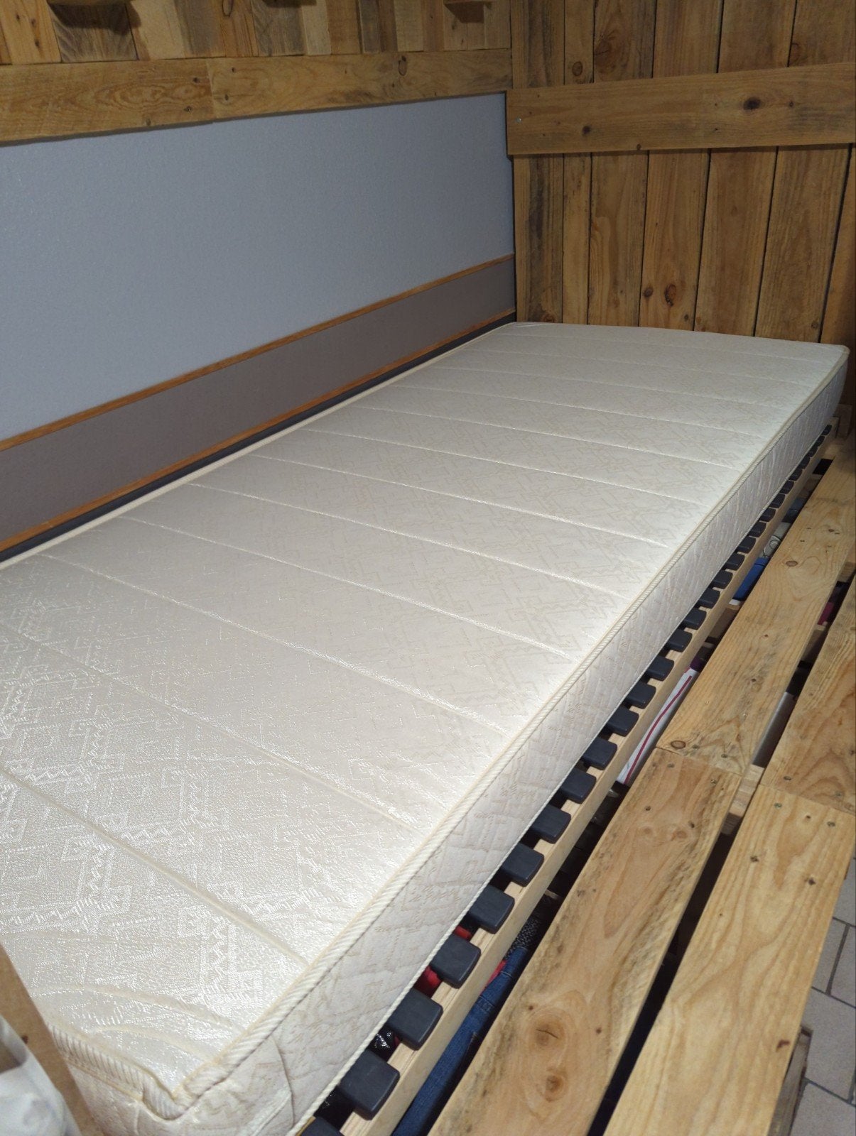 Matelas mousse Polyéther NEUF + Sommier à lattes, Neuf, 90 cm, Matelas, Une personne