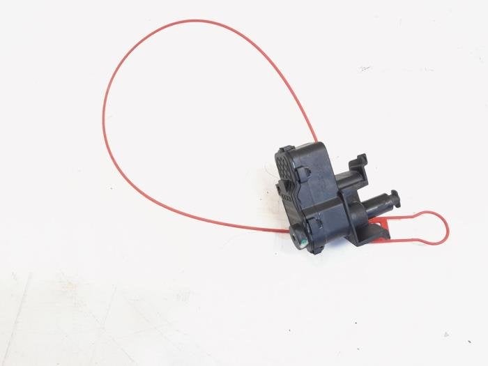 Moteur de verrouillage clapet réservoir d'un Audi A4, -, 3 mois de garantie, Audi, Utilisé