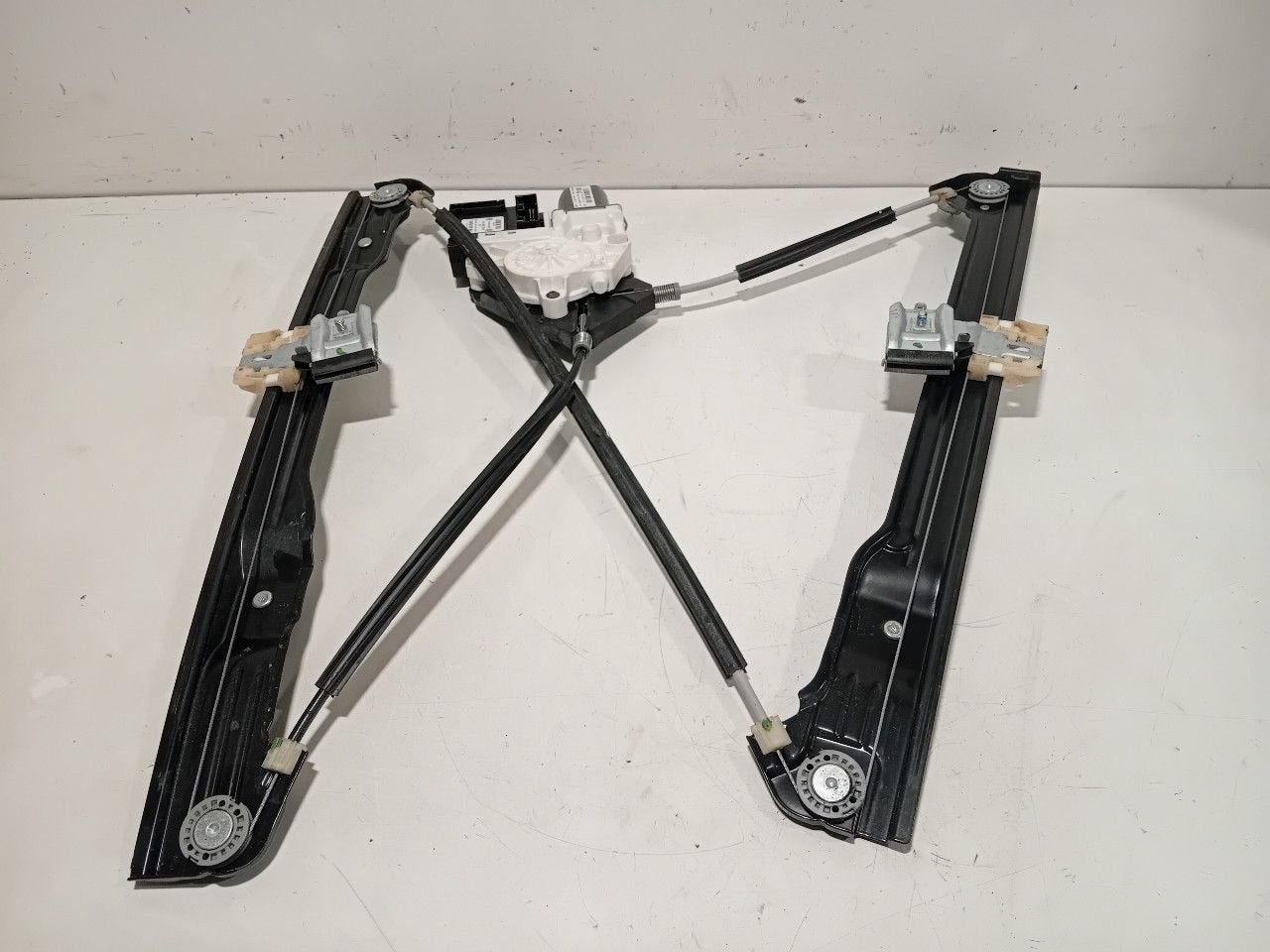 Raammechaniek elektrisch links voor Volkswagen Caddy, Onderdelen@venauto.nl, Van der Ven Autorecycling B.V., Ettenseweg 76, 4706 PB Roosendaal, The Netherlands