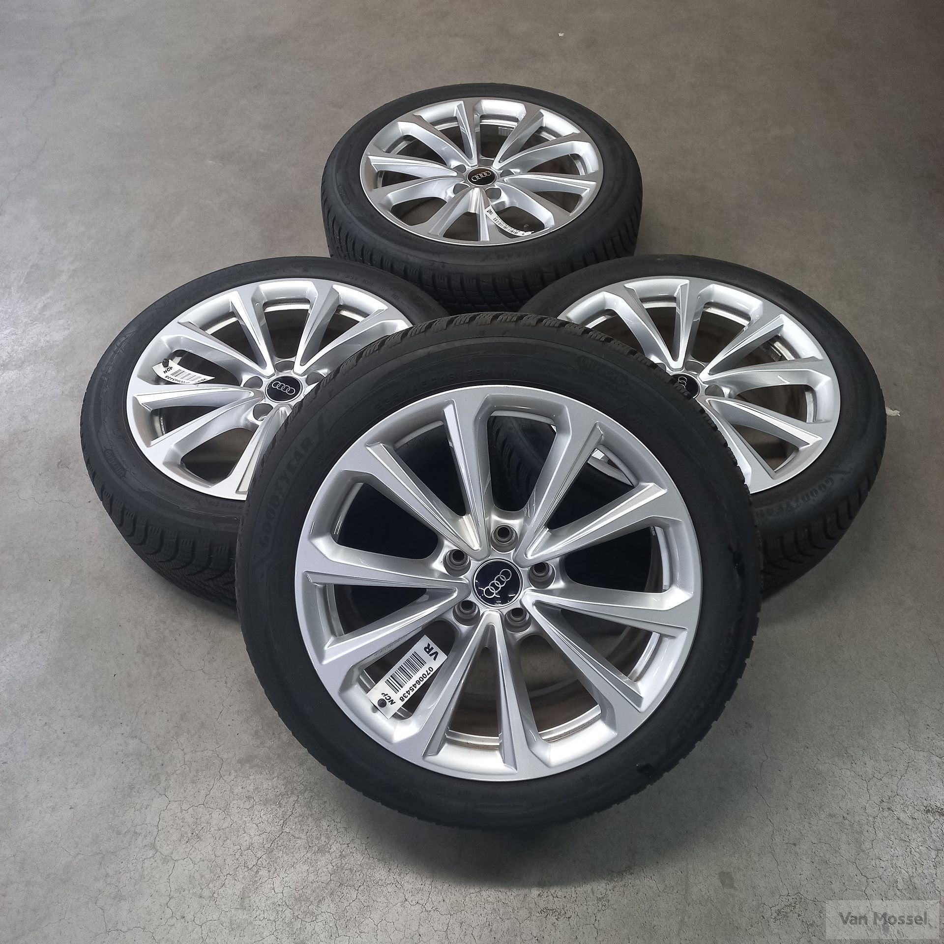 Audi A5 Goodyear UltraGrip Performance 3 235/45/R18 98H, 18 inch, Gebruikt, -, -