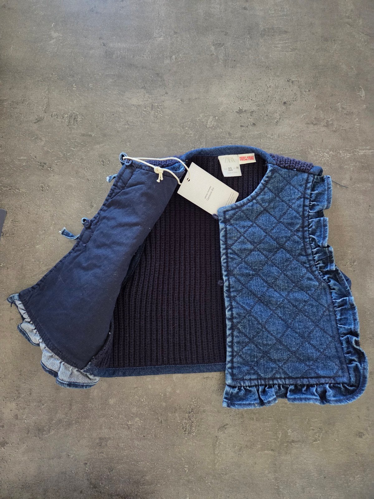 jilet zara 98 maat 2-3 jaar, Vêtements | Femmes, Blousons sans Manches, Enlèvement ou Envoi